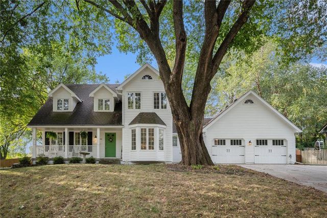 1209 NW HAWK CREEK Drive, Blue Springs, MO 64015