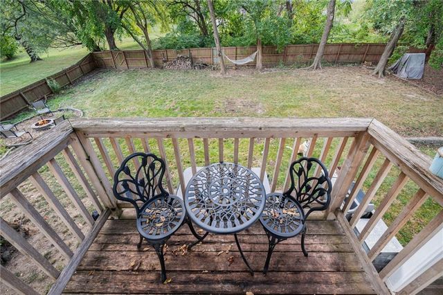 1209 NW HAWK CREEK Drive, Blue Springs, MO 64015