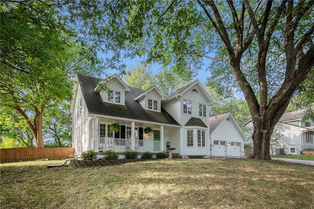 1209 NW HAWK CREEK Drive, Blue Springs, MO 64015