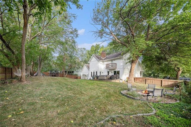 1209 NW HAWK CREEK Drive, Blue Springs, MO 64015