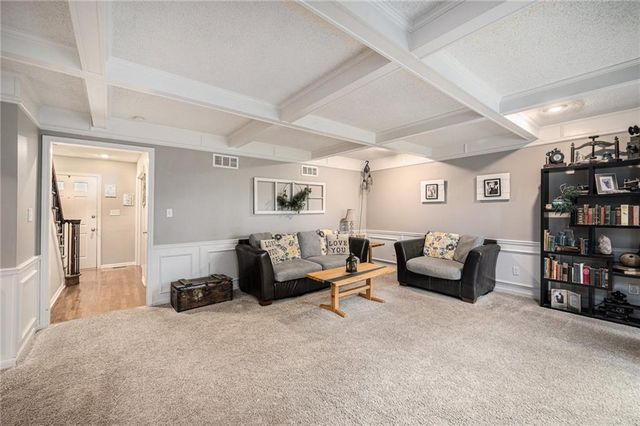 1209 NW HAWK CREEK Drive, Blue Springs, MO 64015