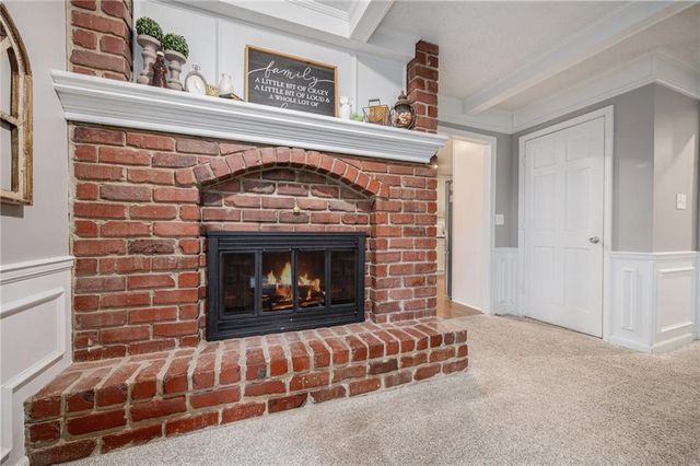 1209 NW HAWK CREEK Drive, Blue Springs, MO 64015