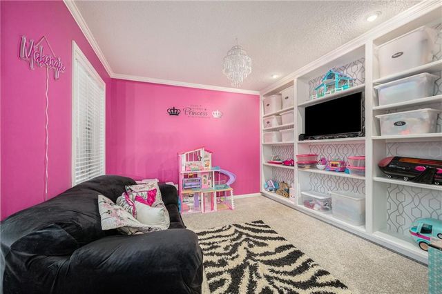 1209 NW HAWK CREEK Drive, Blue Springs, MO 64015