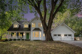 1209 NW HAWK CREEK Drive, Blue Springs, MO 64015