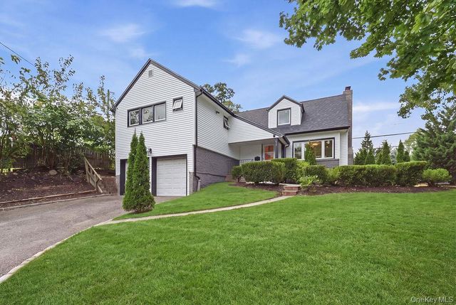84 Middle Neck Road, Roslyn, NY 11576