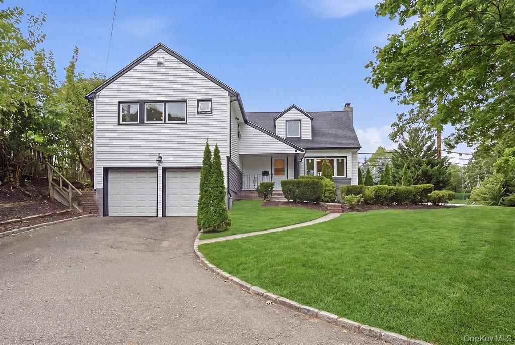 84 Middle Neck Road, Roslyn, NY 11576 — exterior
