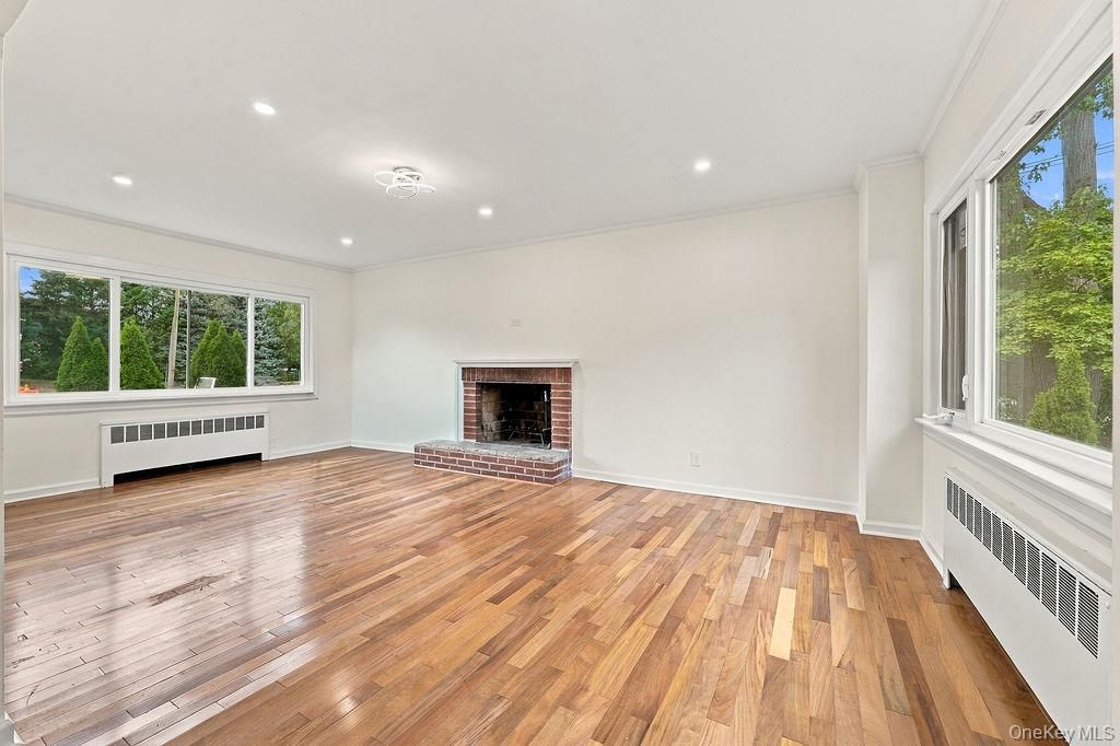 84 Middle Neck Road, Roslyn, NY 11576 — photo 4