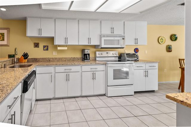 4660 LA JOLLA DRIVE, Bradenton, FL 34210