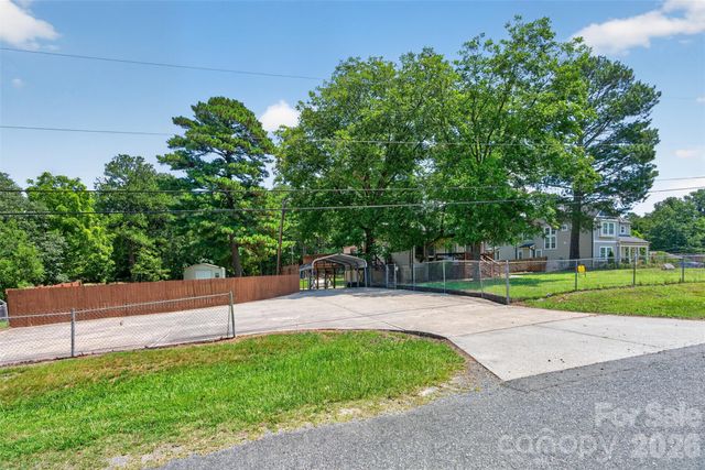 7040 Pear Tree Road, Charlotte, NC 28216