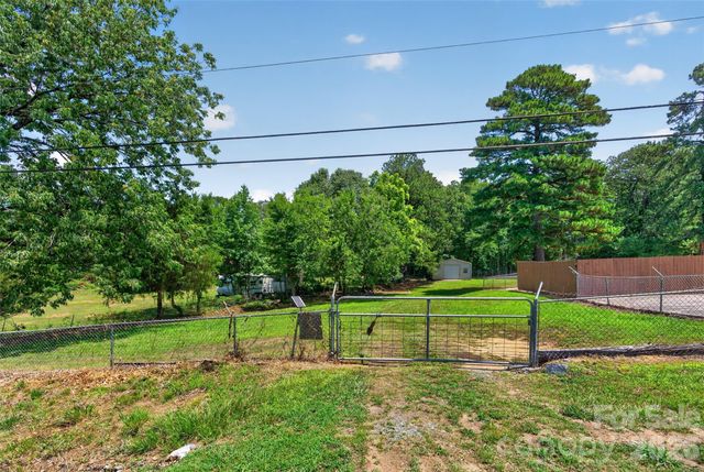 7040 Pear Tree Road, Charlotte, NC 28216