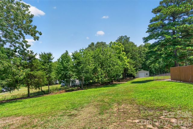 7040 Pear Tree Road, Charlotte, NC 28216