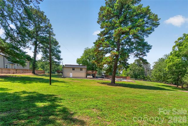7040 Pear Tree Road, Charlotte, NC 28216