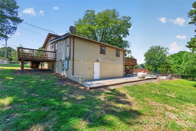 7040 Pear Tree Road, Charlotte, NC 28216