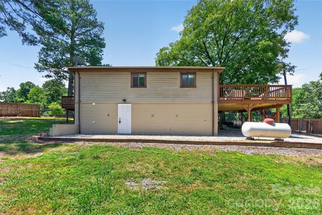 7040 Pear Tree Road, Charlotte, NC 28216