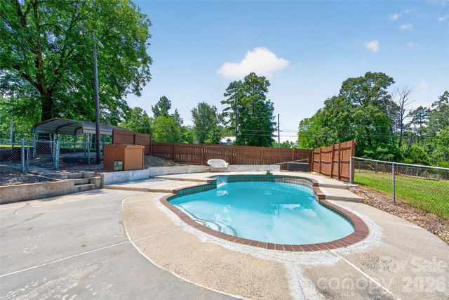 7040 Pear Tree Road, Charlotte, NC 28216