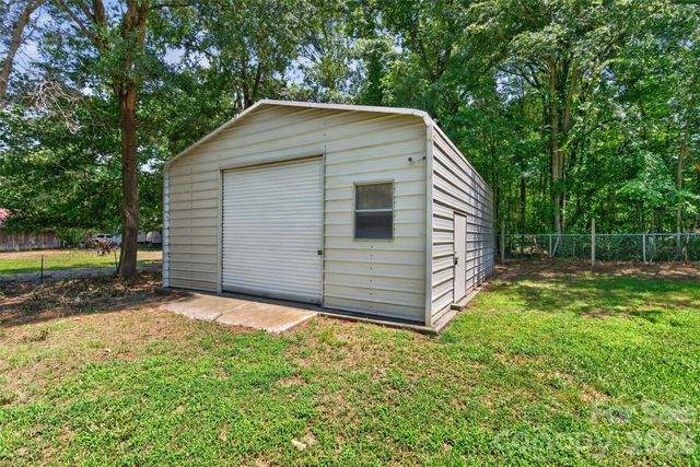 7040 Pear Tree Road, Charlotte, NC 28216