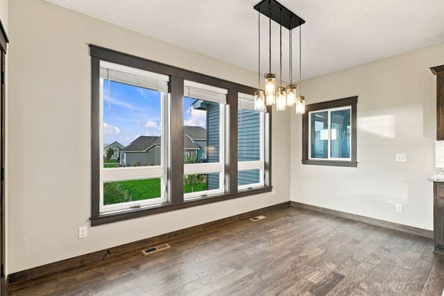 8212 198th Street W, Lakeville, MN 55044