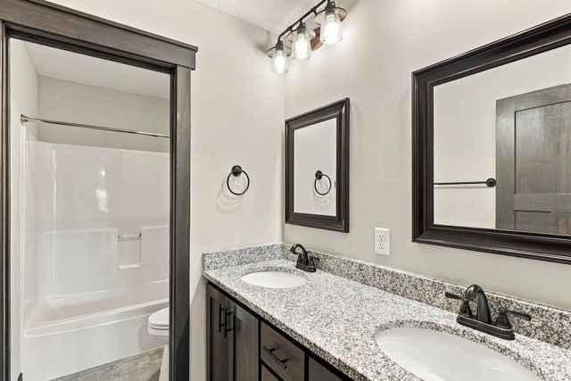 8212 198th Street W, Lakeville, MN 55044