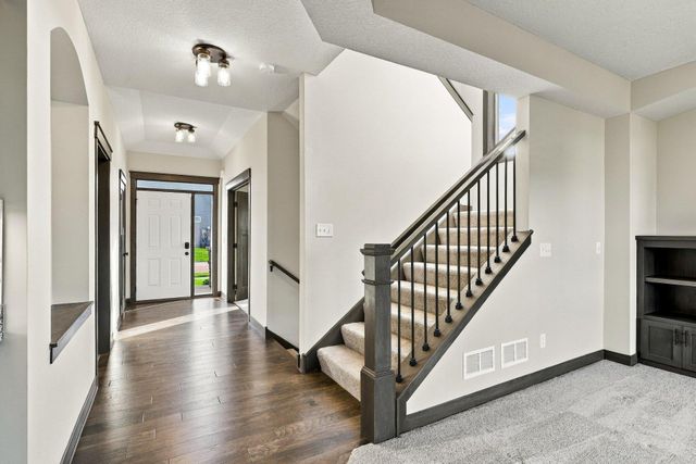8212 198th Street W, Lakeville, MN 55044