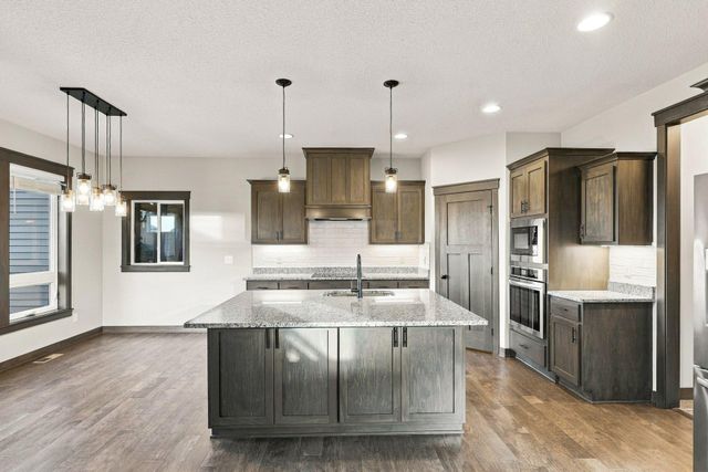 8212 198th Street W, Lakeville, MN 55044