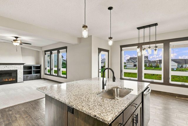 8212 198th Street W, Lakeville, MN 55044