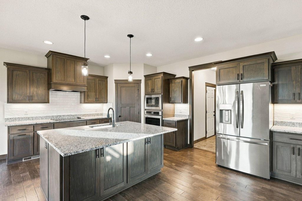 8212 198th Street W, Lakeville, MN 55044 — photo 4