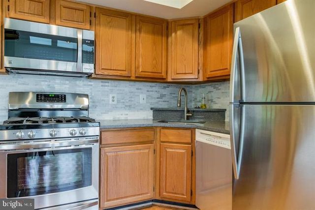3722 FARMLAND DR, Fairfax, VA 22033