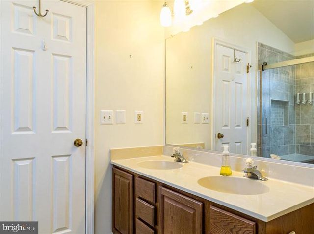 3722 FARMLAND DR, Fairfax, VA 22033