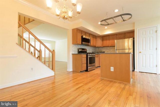 3722 FARMLAND DR, Fairfax, VA 22033