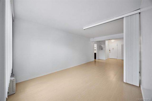 142-05 Roosevelt Avenue 331, Flushing, NY 11354