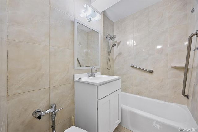 142-05 Roosevelt Avenue 331, Flushing, NY 11354