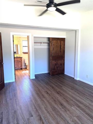 137 Road Runner LN, Bastrop, TX 78602