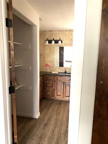 137 Road Runner LN, Bastrop, TX 78602