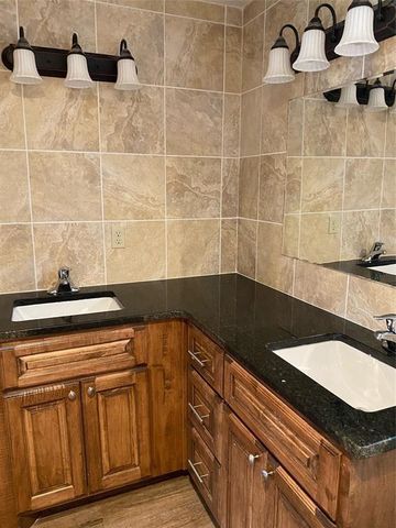 137 Road Runner LN, Bastrop, TX 78602