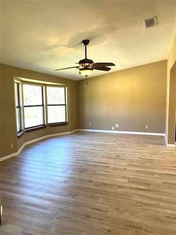 137 Road Runner LN, Bastrop, TX 78602