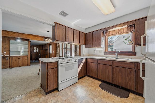 1205 Barnes STREET, Delavan, WI 53115