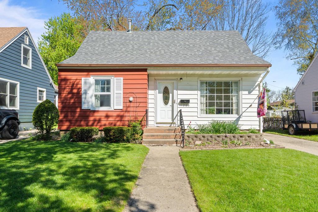 1205 Barnes STREET, Delavan, WI 53115
