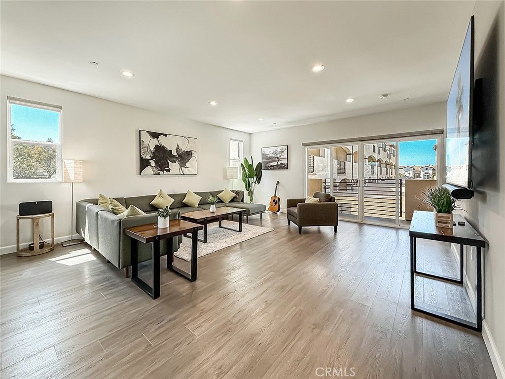 Image 10 of property listing at 946 Warwick, Thousand Oaks, CA 91360