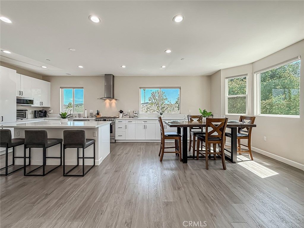 Image 14 of property listing at 946 Warwick, Thousand Oaks, CA 91360