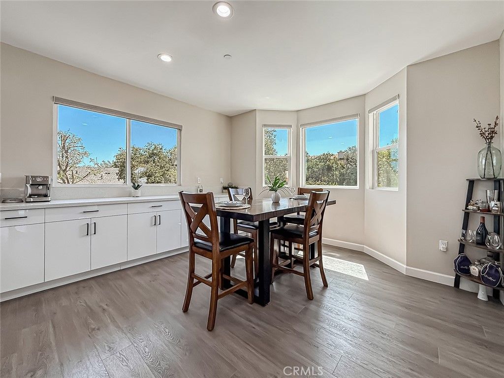 Image 15 of property listing at 946 Warwick, Thousand Oaks, CA 91360