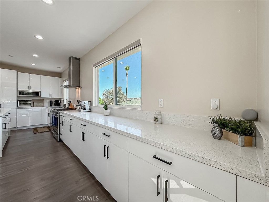 Image 19 of property listing at 946 Warwick, Thousand Oaks, CA 91360