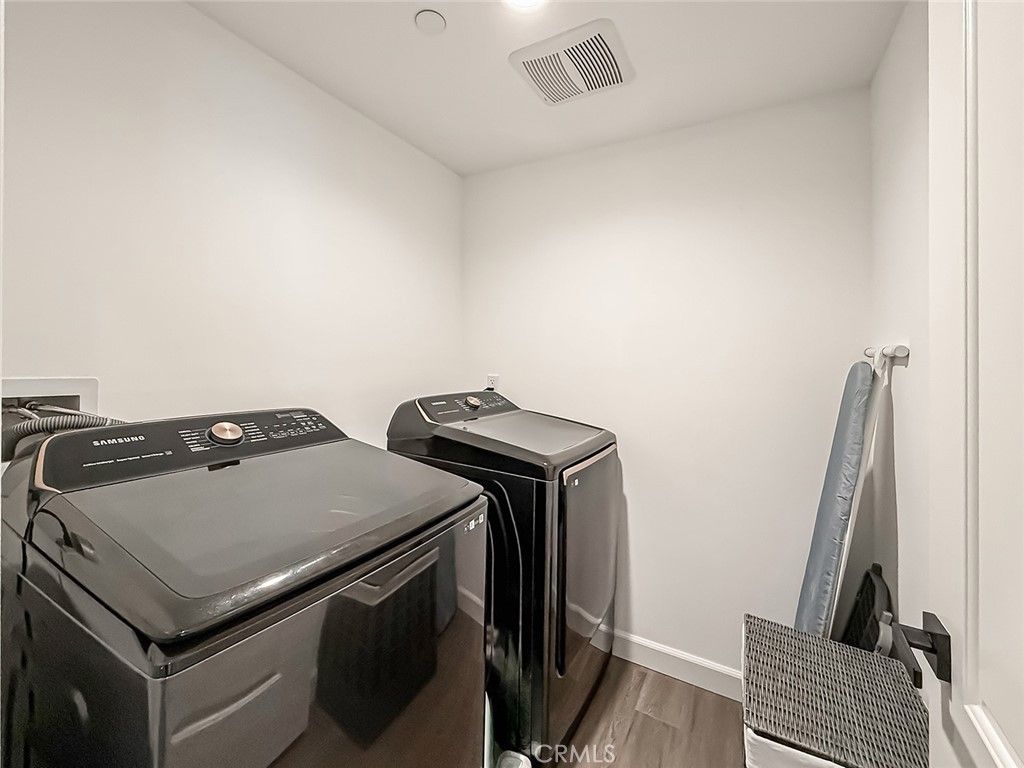 Image 32 of property listing at 946 Warwick, Thousand Oaks, CA 91360