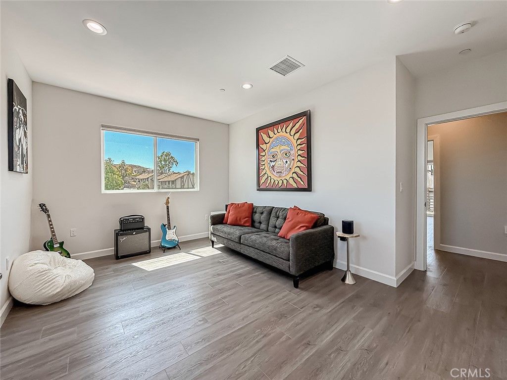 Image 34 of property listing at 946 Warwick, Thousand Oaks, CA 91360