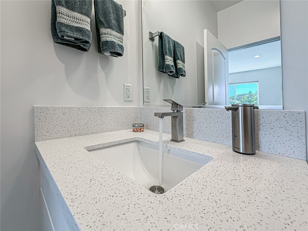 Image 37 of property listing at 946 Warwick, Thousand Oaks, CA 91360