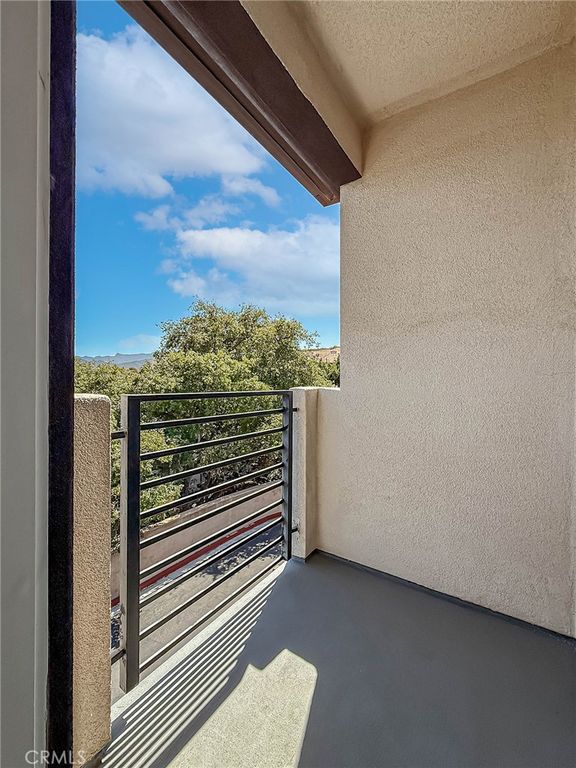 Image 38 of property listing at 946 Warwick, Thousand Oaks, CA 91360