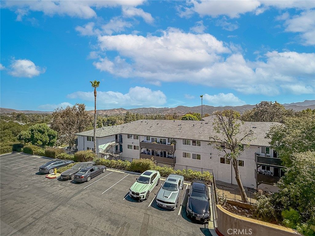 Image 40 of property listing at 946 Warwick, Thousand Oaks, CA 91360