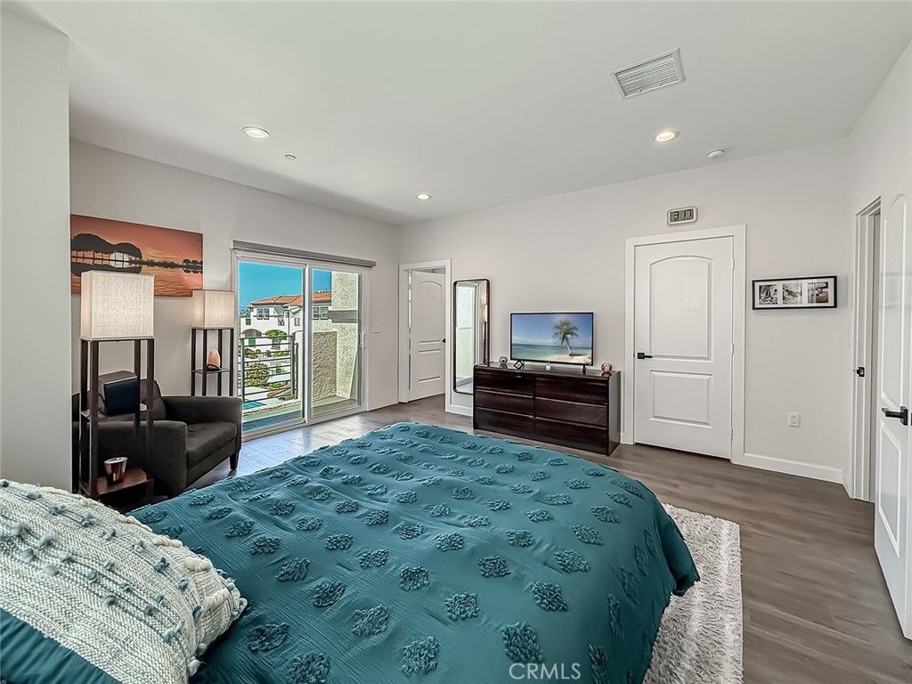 Image 43 of property listing at 946 Warwick, Thousand Oaks, CA 91360