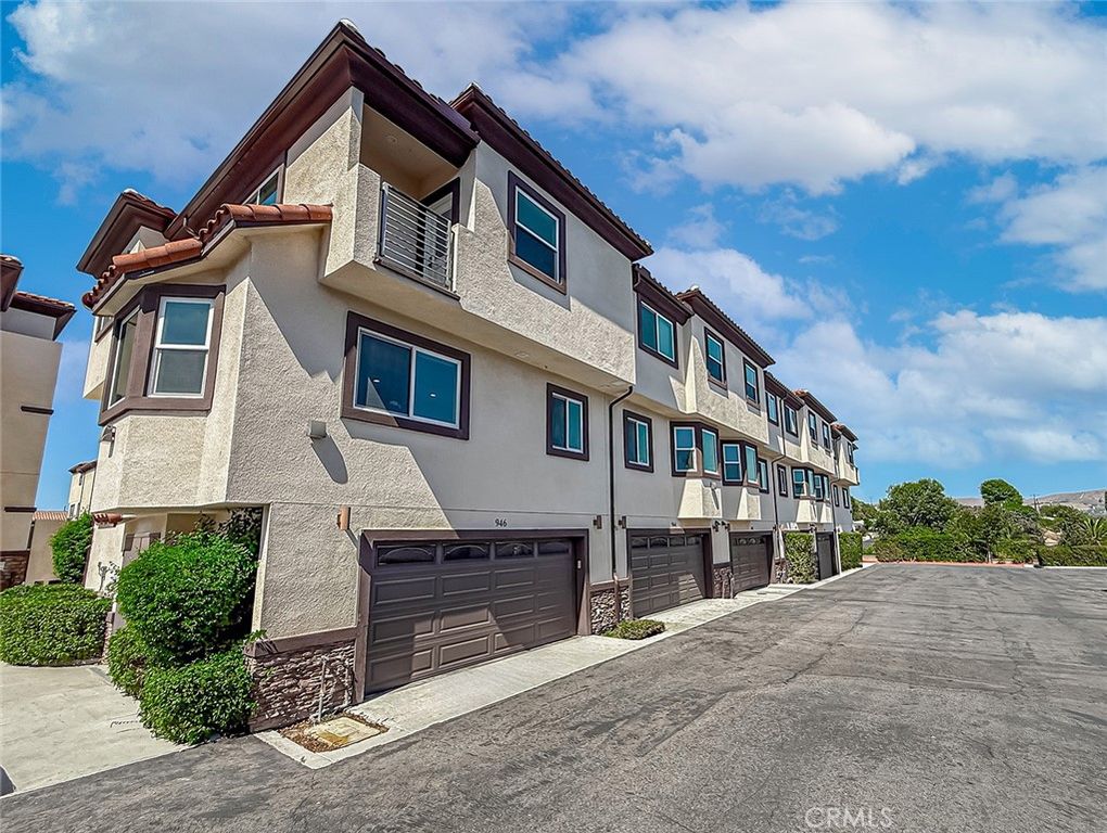 Image 75 of property listing at 946 Warwick, Thousand Oaks, CA 91360