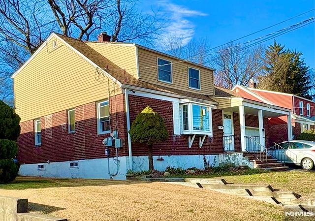 48 Sussex Road, Bergenfield, NJ 07621