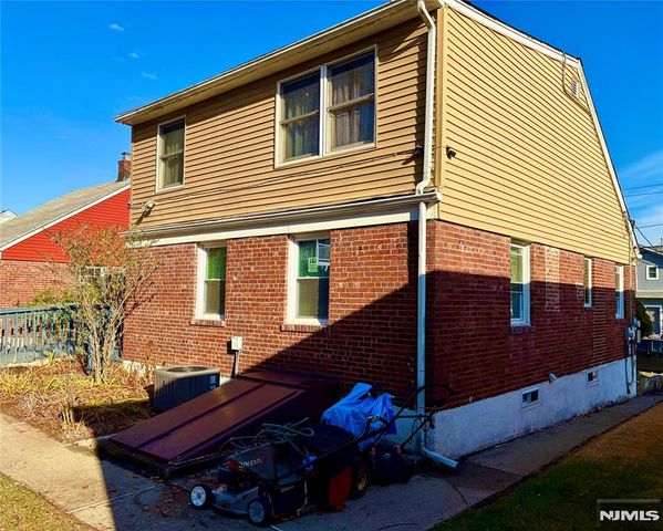 48 Sussex Road, Bergenfield, NJ 07621